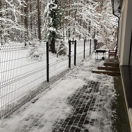 Guests House With Amazing Pool And Sauna Babīte エクステリア 写真
