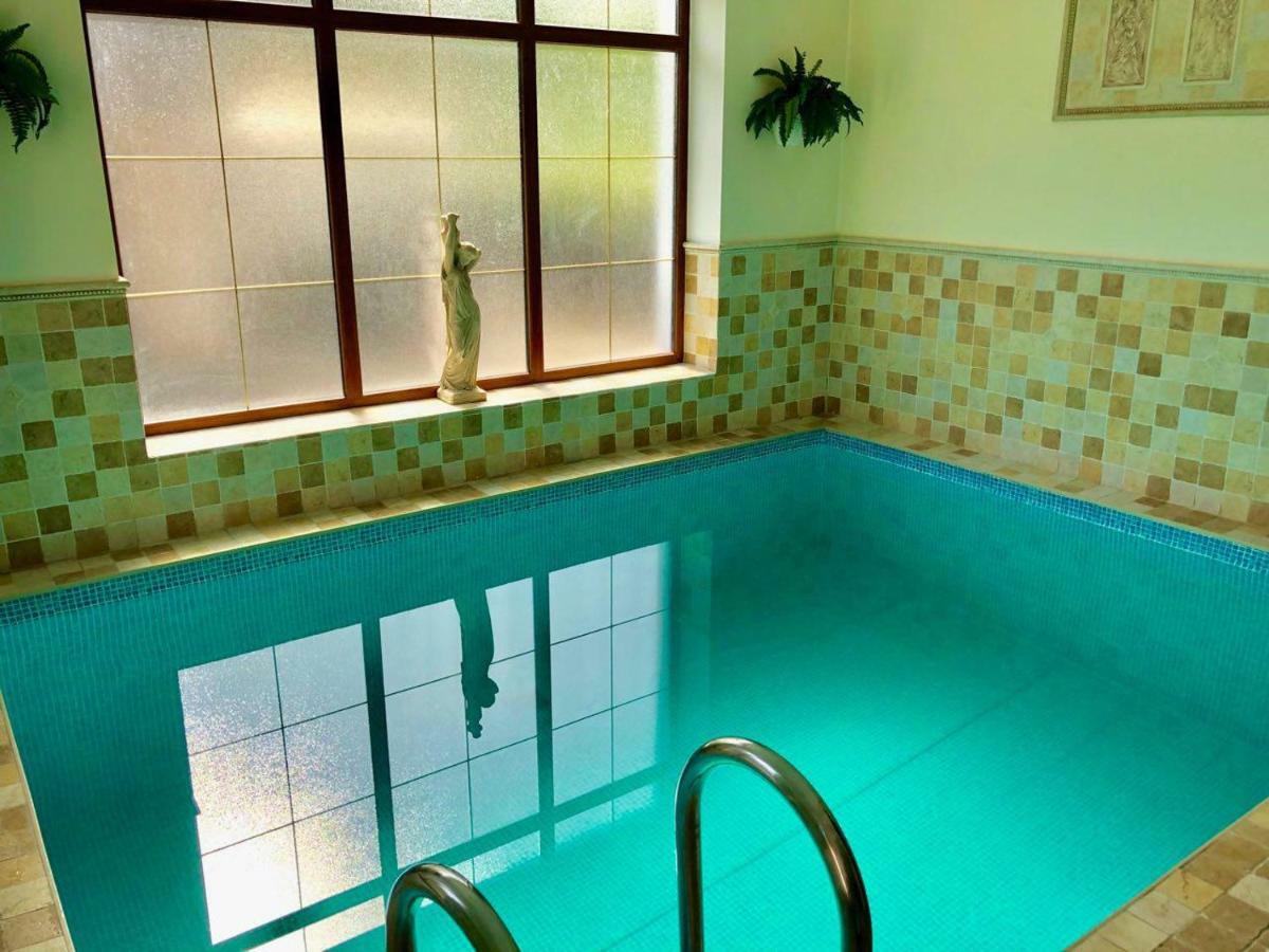 Guests House With Amazing Pool And Sauna Babīte エクステリア 写真